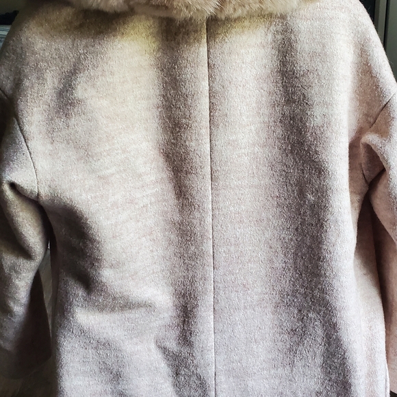 Elegant Beige Faux Fur Trimmed Women's Coat - Picture 4 of 4